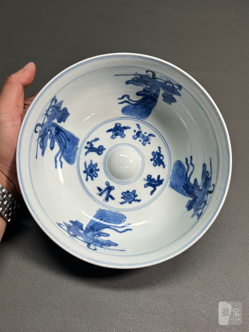 清康熙   青花浮雕回纹外折枝四季花卉内“麻姑献寿”图馒头心碗（一对） - 图9